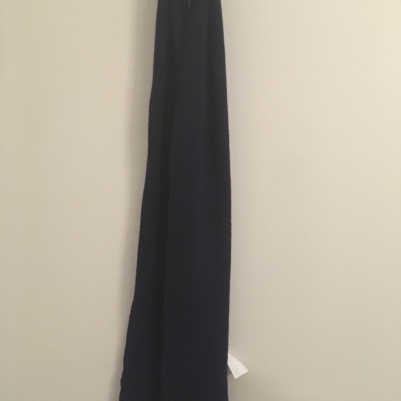 Abercrombie and Fitch navy scarf. - Picture 2 of 3